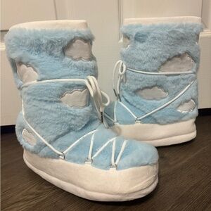NWOB Dolls Kill / dELiA*s Dreamscape Love Cloud Slipper Boots